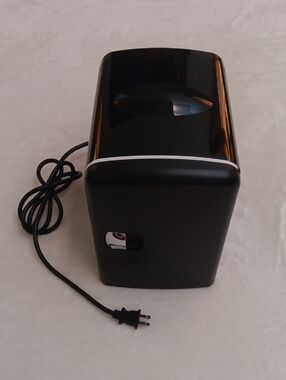 Kell Electronics Black Mini Fridge K4105MTBK - Compact Portable Cooler & Warmer